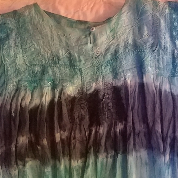 Beautiful tie-dyed top, or after a day in the sun. - Picture 4 of 4